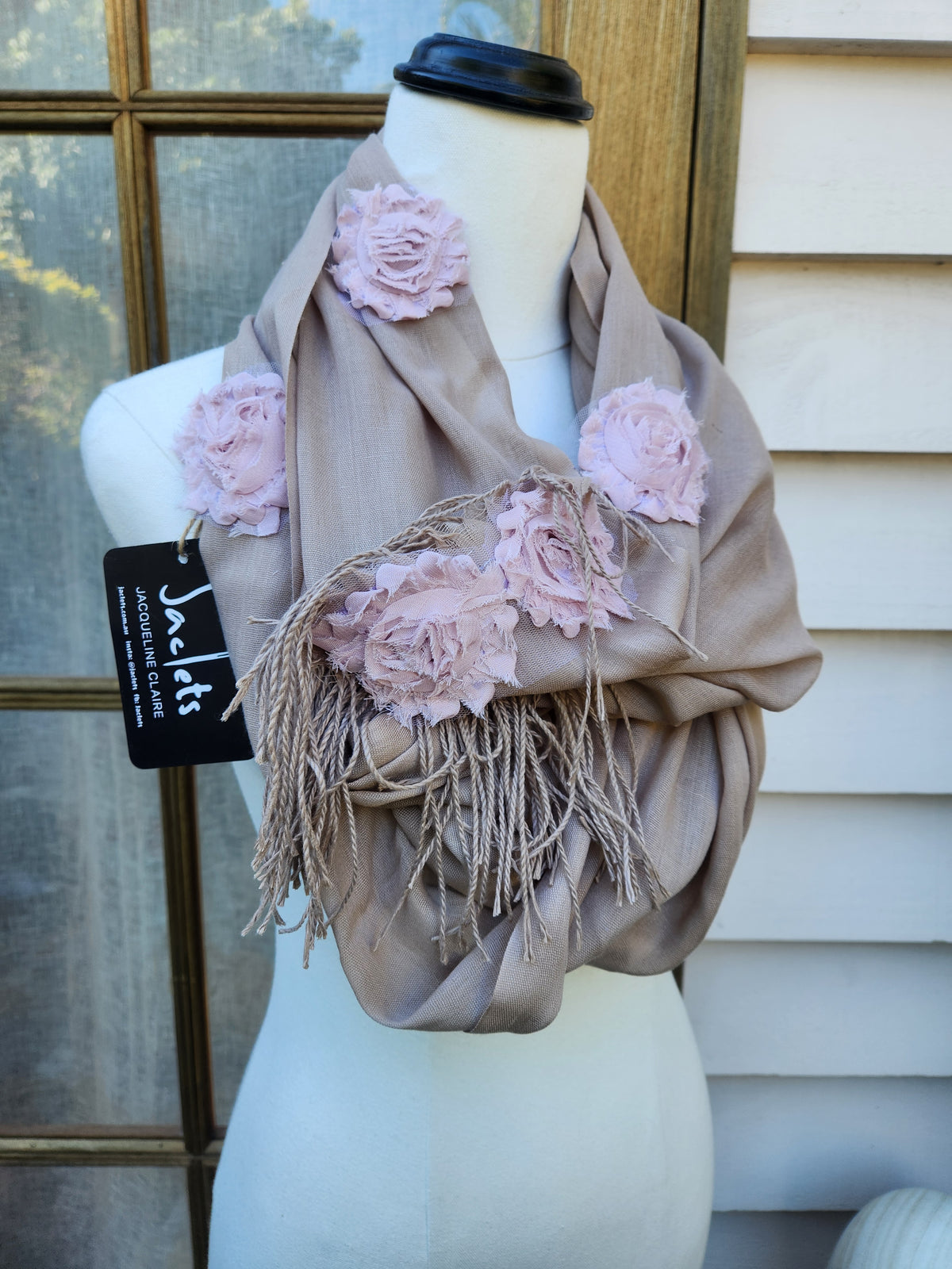"Romance" Loop - Light mocha