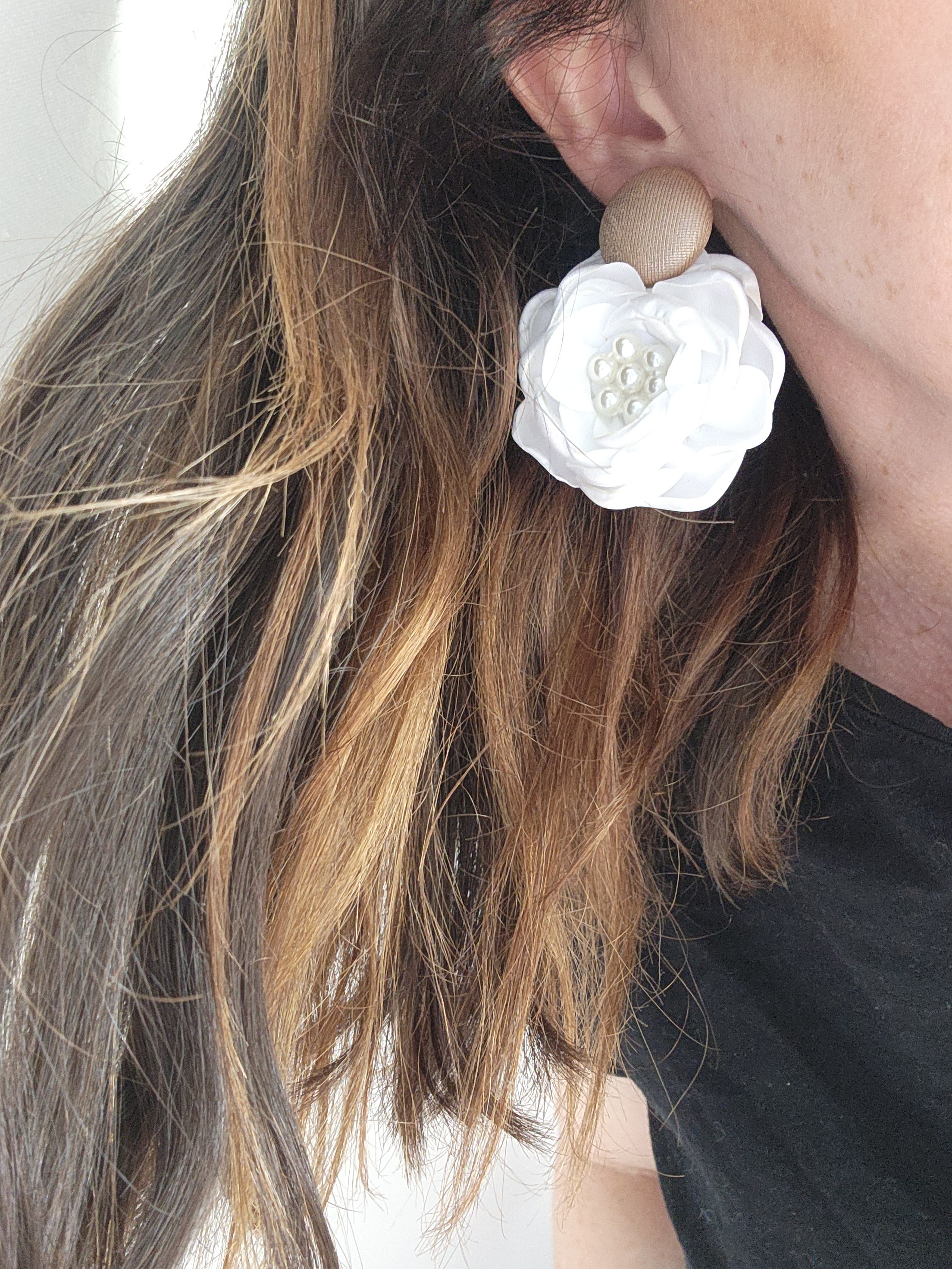 "Romance" Earrings - Gold/White